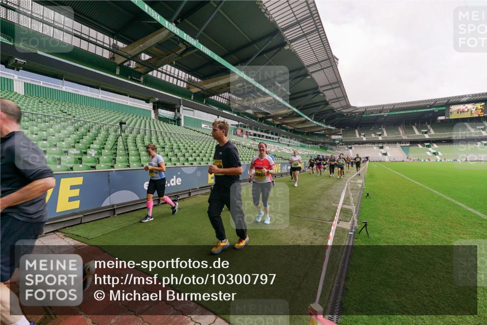 13.09.2026 - 21. swb-Marathon Bremen Michael Burmester http://msf.ph/oto/10300797 13.09.2026 10:41:47 Laufen im Stadion 10148, 10155, 10163, 10247, 10313, 10330, 10354, 10395, 10396, 10399, 10406, 10414, 10419, 10422, 10424, 10435, 10455, 10461, 10462, 10483, 10490, 10519, 10527, 10545, 10546, 10547, 10582, 10586, 10611, 10644, 10665, 10694, 10705, 10706, 10719, 10722, 10752, 10766, 10768, 10776, 10804, 10854, 10859, 10889, 10909, 10963, 10977, 11026, 11027, 11041, 11043, 11048, 11078, 11084, 11085, 11090, 11097, 11098, 11140, 11192, 11239 meine-sportfotos.de