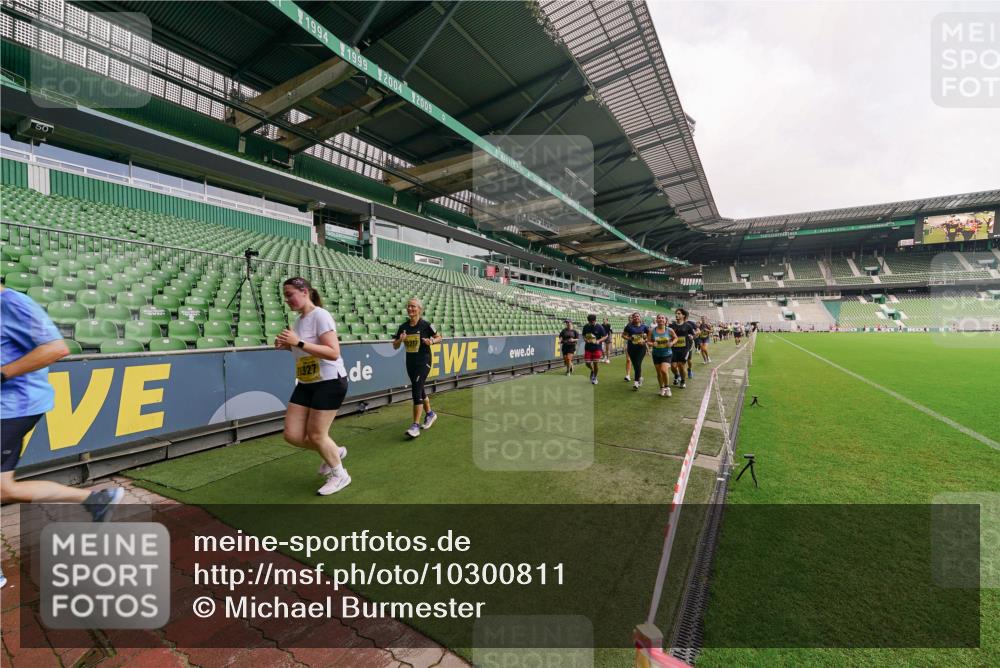 13.09.2026 - 21. swb-Marathon Bremen Michael Burmester http://msf.ph/oto/10300811 13.09.2026 10:41:51 Laufen im Stadion 10148, 10155, 10163, 10247, 10313, 10330, 10354, 10395, 10396, 10399, 10414, 10419, 10422, 10424, 10455, 10461, 10462, 10483, 10490, 10519, 10527, 10545, 10546, 10547, 10582, 10586, 10611, 10644, 10665, 10694, 10705, 10706, 10719, 10722, 10752, 10766, 10768, 10776, 10804, 10854, 10859, 10889, 10909, 10963, 10977, 11026, 11027, 11041, 11043, 11048, 11078, 11084, 11085, 11090, 11097, 11098, 11140, 11192, 11239 meine-sportfotos.de