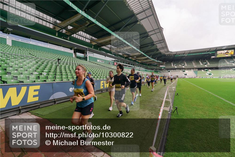 13.09.2026 - 21. swb-Marathon Bremen Michael Burmester http://msf.ph/oto/10300822 13.09.2026 10:41:54 Laufen im Stadion 10148, 10155, 10163, 10247, 10303, 10313, 10330, 10354, 10395, 10396, 10399, 10414, 10419, 10422, 10424, 10455, 10461, 10462, 10483, 10490, 10519, 10527, 10545, 10546, 10547, 10582, 10586, 10611, 10644, 10665, 10694, 10705, 10706, 10719, 10722, 10752, 10766, 10768, 10776, 10804, 10854, 10859, 10889, 10909, 10963, 10977, 11026, 11027, 11041, 11043, 11048, 11078, 11084, 11085, 11090, 11097, 11098, 11140, 11192, 11239 meine-sportfotos.de