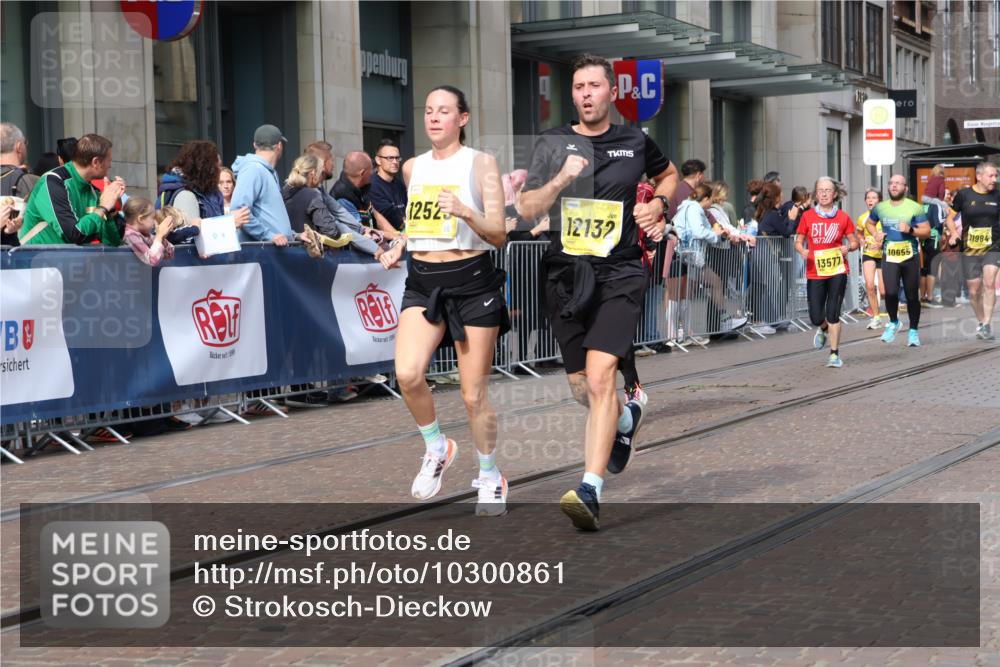 13.09.2026 - 21. swb-Marathon Bremen Strokosch-Dieckow http://msf.ph/oto/10300861 13.09.2026 10:49:04 Ziel 10294, 10514, 10655, 10739, 10835, 10846, 10910, 11092, 11191, 11316, 11567, 11621, 11635, 11896, 11984, 12132, 12149, 12376, 12450, 12529, 13577, 10253, 10293, 10392, 10566, 11885, 11891, 12027, 12132, 12204, 12350, 12450, 12529, 13512, 13555 meine-sportfotos.de