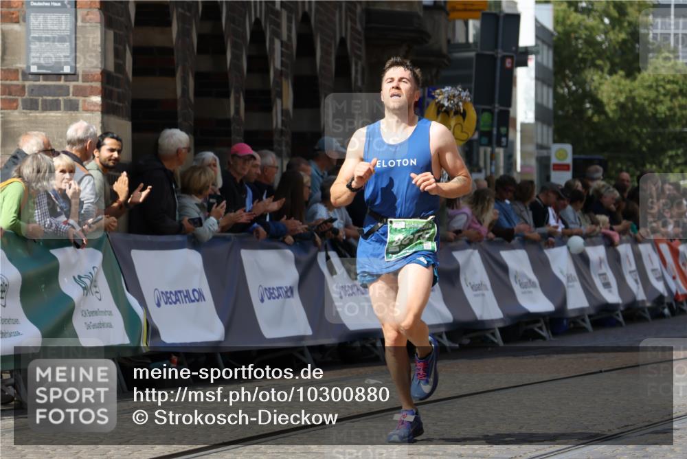 13.09.2026 - 21. swb-Marathon Bremen Strokosch-Dieckow http://msf.ph/oto/10300880 13.09.2026 12:50:34 Ziel 520, 4232, 7692, 668 meine-sportfotos.de