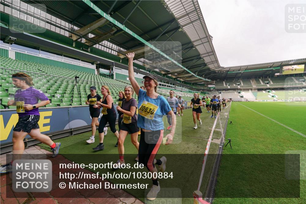 13.09.2026 - 21. swb-Marathon Bremen Michael Burmester http://msf.ph/oto/10300884 13.09.2026 10:42:10 Laufen im Stadion 10148, 10155, 10163, 10247, 10303, 10313, 10330, 10354, 10361, 10362, 10395, 10396, 10399, 10414, 10419, 10422, 10461, 10462, 10483, 10490, 10491, 10519, 10527, 10545, 10546, 10547, 10557, 10586, 10611, 10644, 10665, 10694, 10705, 10706, 10719, 10722, 10752, 10766, 10768, 10773, 10776, 10784, 10804, 10805, 10854, 10859, 10880, 10889, 10909, 10963, 10977, 11026, 11027, 11041, 11043, 11048, 11078, 11084, 11085, 11090, 11097, 11098, 11140, 11173, 11192, 11239 meine-sportfotos.de