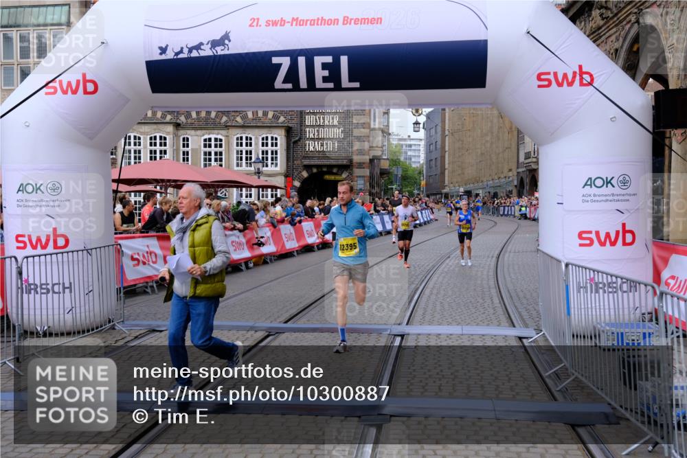 13.09.2026 - 21. swb-Marathon Bremen Tim E. http://msf.ph/oto/10300887 13.09.2026 10:42:41 Ziel 10358, 10632, 10775, 11375, 11630, 11895, 12395, 12525 meine-sportfotos.de