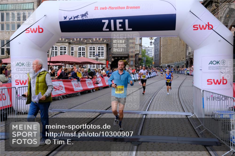 13.09.2026 - 21. swb-Marathon Bremen Tim E. http://msf.ph/oto/10300907 13.09.2026 10:42:42 Ziel 10358, 10632, 10775, 11375, 11630, 11895, 12395, 12525 meine-sportfotos.de