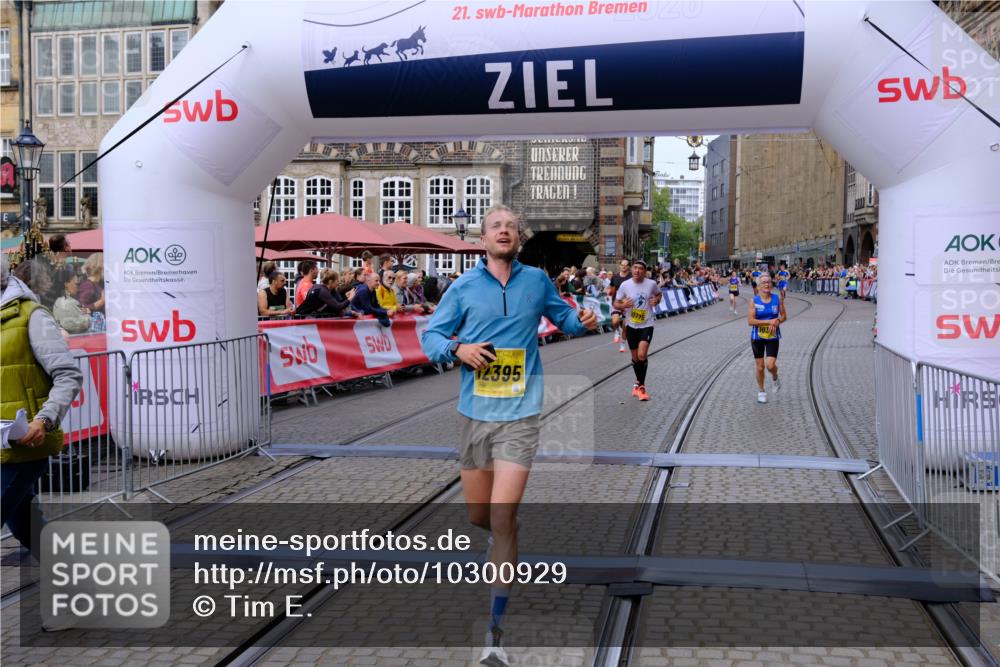 13.09.2026 - 21. swb-Marathon Bremen Tim E. http://msf.ph/oto/10300929 13.09.2026 10:42:42 Ziel 10358, 10632, 10775, 11375, 11630, 11895, 12395, 12525 meine-sportfotos.de