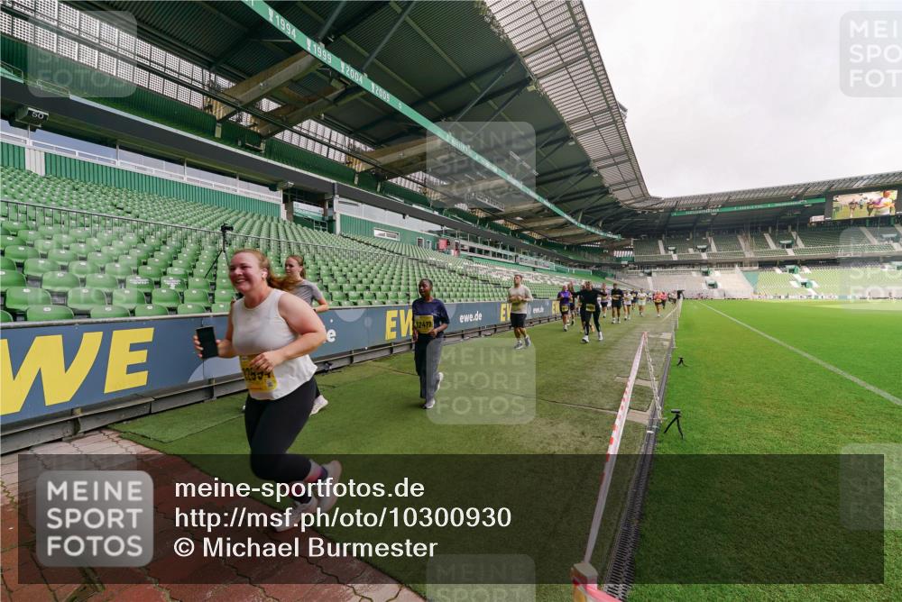 13.09.2026 - 21. swb-Marathon Bremen Michael Burmester http://msf.ph/oto/10300930 13.09.2026 10:42:20 Laufen im Stadion 10002, 10148, 10155, 10163, 10247, 10303, 10313, 10330, 10361, 10362, 10395, 10396, 10399, 10414, 10419, 10422, 10461, 10462, 10483, 10490, 10491, 10519, 10527, 10546, 10547, 10557, 10572, 10586, 10644, 10665, 10705, 10706, 10719, 10722, 10752, 10766, 10768, 10773, 10776, 10784, 10804, 10805, 10854, 10859, 10880, 10889, 10909, 10963, 10977, 11026, 11027, 11041, 11043, 11048, 11078, 11084, 11085, 11090, 11097, 11098, 11140, 11173, 11192, 11239, 11274 meine-sportfotos.de