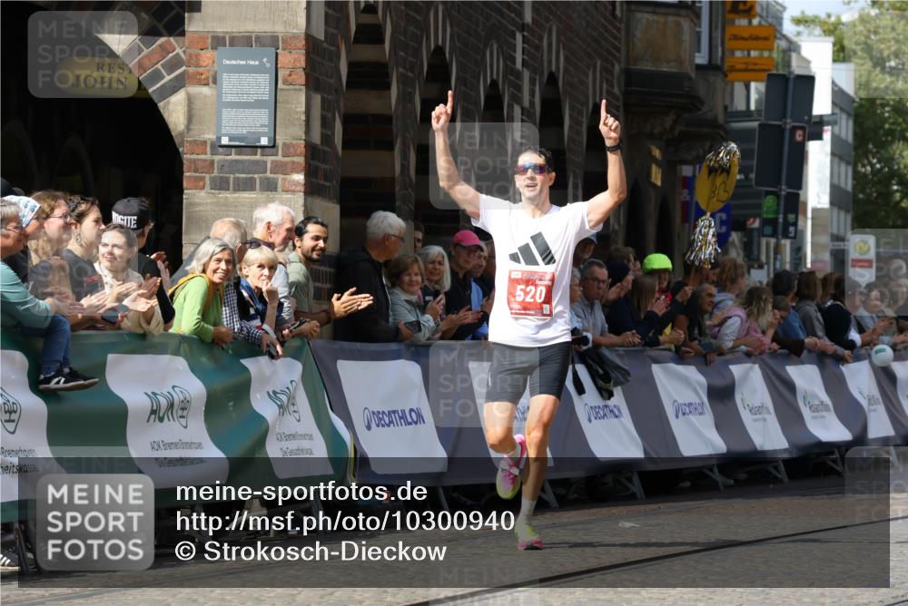 13.09.2026 - 21. swb-Marathon Bremen Strokosch-Dieckow http://msf.ph/oto/10300940 13.09.2026 12:50:46 Ziel 520, 4232, 8075, 1214, 1639 meine-sportfotos.de