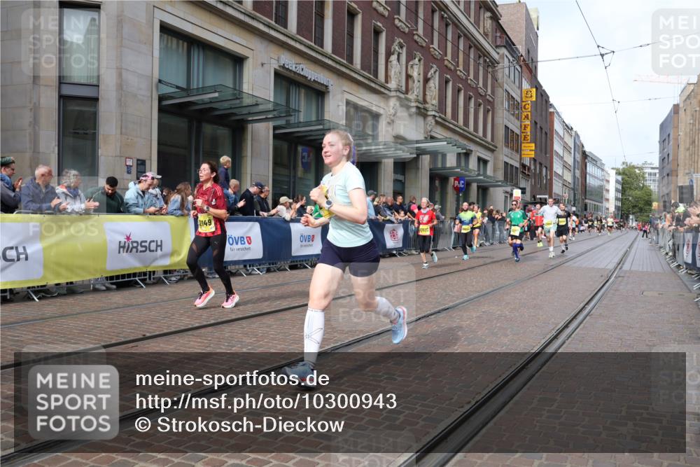 13.09.2026 - 21. swb-Marathon Bremen Strokosch-Dieckow http://msf.ph/oto/10300943 13.09.2026 10:49:06 Ziel 10294, 10514, 10655, 10739, 10835, 10846, 10910, 11092, 11191, 11567, 11621, 11635, 11896, 11984, 12376, 13577, 10253, 10293, 10392, 10566, 11316, 11885, 11891, 12027, 12132, 12149, 12204, 12350, 12450, 12529, 13512, 13555 meine-sportfotos.de