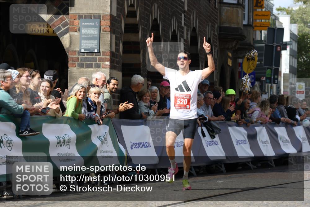 13.09.2026 - 21. swb-Marathon Bremen Strokosch-Dieckow http://msf.ph/oto/10300951 13.09.2026 12:50:46 Ziel 520, 4232, 8075, 1214, 1639 meine-sportfotos.de
