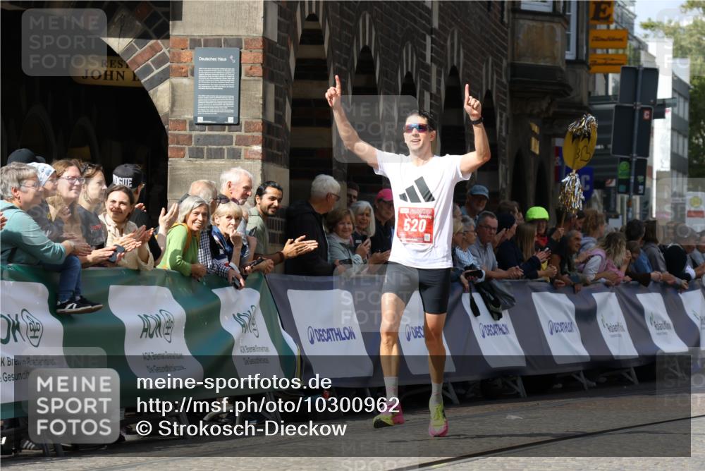 13.09.2026 - 21. swb-Marathon Bremen Strokosch-Dieckow http://msf.ph/oto/10300962 13.09.2026 12:50:46 Ziel 520, 4232, 8075, 1214, 1639 meine-sportfotos.de
