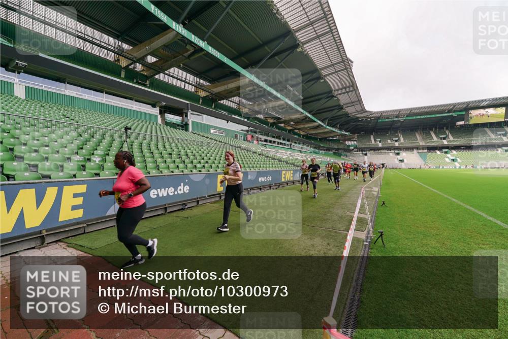 13.09.2026 - 21. swb-Marathon Bremen Michael Burmester http://msf.ph/oto/10300973 13.09.2026 10:42:36 Laufen im Stadion 10002, 10148, 10163, 10247, 10303, 10330, 10361, 10362, 10395, 10396, 10399, 10414, 10422, 10461, 10462, 10474, 10490, 10491, 10519, 10527, 10546, 10547, 10557, 10572, 10644, 10665, 10705, 10719, 10722, 10752, 10773, 10776, 10784, 10804, 10805, 10854, 10859, 10880, 10889, 10909, 10963, 10977, 11026, 11027, 11041, 11043, 11048, 11078, 11084, 11085, 11090, 11097, 11098, 11140, 11173, 11192, 11239, 11274 meine-sportfotos.de