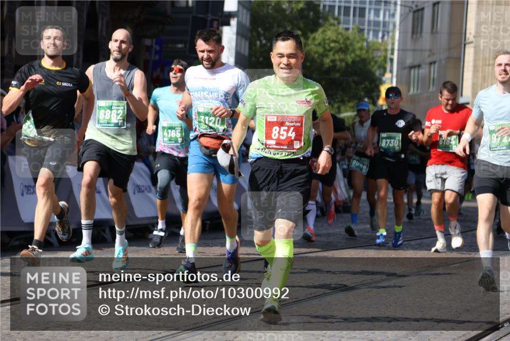 13.09.2026 - 21. swb-Marathon Bremen Strokosch-Dieckow http://msf.ph/oto/10300992 13.09.2026 13:21:24 Ziel 854, 1056, 1191, 2425, 3450, 3933, 4126, 4316, 4362, 4465, 4734, 6357, 6401, 6970, 7902, 8237, 8323, 8408, 8622, 8791, 8971, 9267, 9268, 13120, 1130, 2088, 2570, 2904, 3120, 3202, 3435, 3655, 3930, 4165, 5542, 6862, 7176, 8184, 8270, 8384, 8730, 8923, 9048, 9722, 13145 meine-sportfotos.de