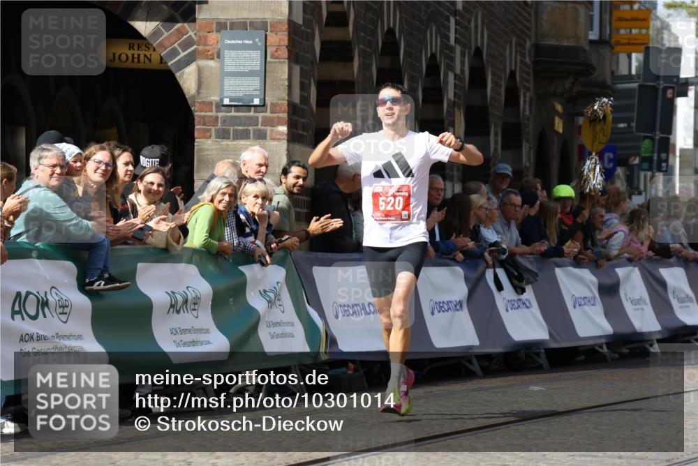 13.09.2026 - 21. swb-Marathon Bremen Strokosch-Dieckow http://msf.ph/oto/10301014 13.09.2026 12:50:46 Ziel 520, 4232, 8075, 1214, 1639 meine-sportfotos.de