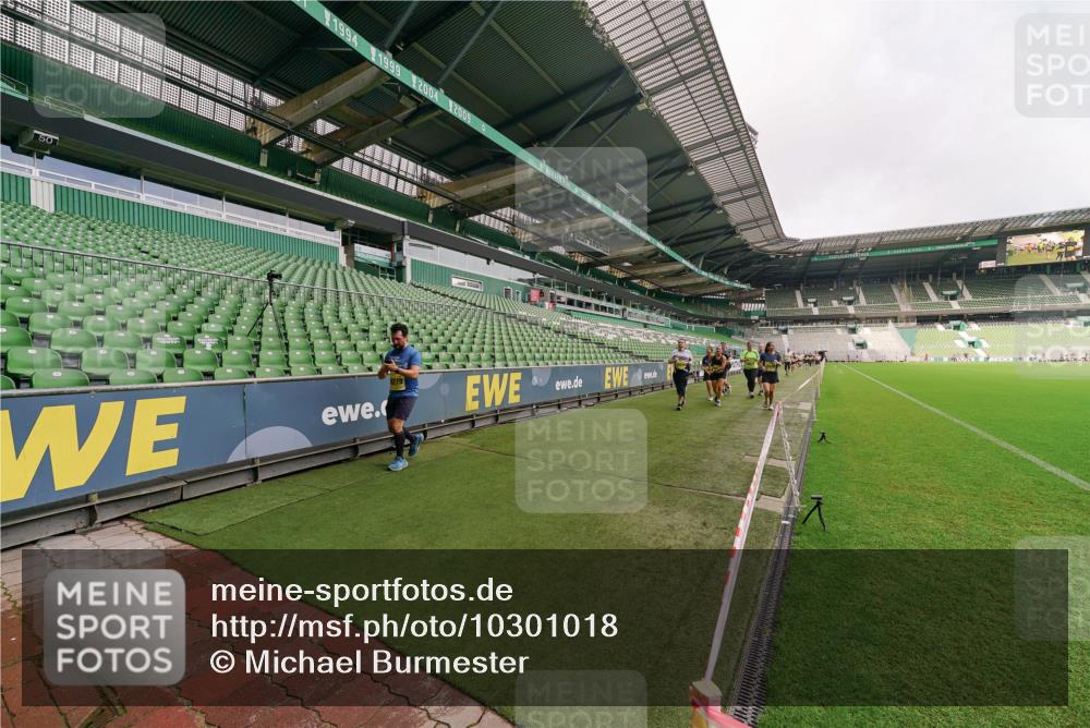 13.09.2026 - 21. swb-Marathon Bremen Michael Burmester http://msf.ph/oto/10301018 13.09.2026 10:42:50 Laufen im Stadion 10002, 10004, 10005, 10148, 10271, 10303, 10330, 10361, 10362, 10395, 10396, 10402, 10422, 10461, 10462, 10474, 10490, 10491, 10519, 10546, 10547, 10557, 10572, 10665, 10705, 10719, 10722, 10752, 10773, 10776, 10784, 10805, 10854, 10859, 10880, 10889, 10899, 10900, 10909, 10963, 10977, 11026, 11027, 11041, 11078, 11084, 11085, 11090, 11097, 11098, 11140, 11173, 11192, 11217, 11239, 11264, 11274, 11456, 11461, 11482 meine-sportfotos.de