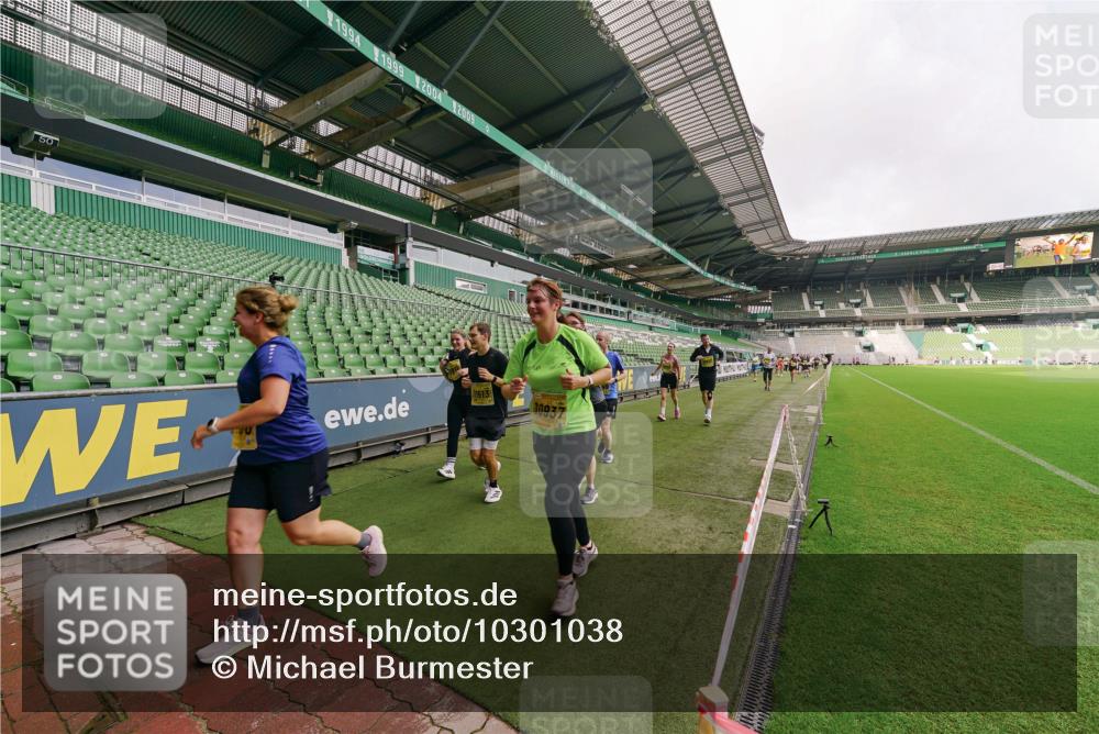 13.09.2026 - 21. swb-Marathon Bremen Michael Burmester http://msf.ph/oto/10301038 13.09.2026 10:42:56 Laufen im Stadion 10002, 10004, 10005, 10148, 10271, 10303, 10330, 10361, 10362, 10395, 10396, 10402, 10422, 10461, 10462, 10474, 10490, 10491, 10519, 10546, 10547, 10557, 10572, 10605, 10606, 10665, 10752, 10773, 10776, 10784, 10805, 10854, 10880, 10889, 10899, 10900, 10909, 10963, 10977, 11026, 11027, 11041, 11078, 11084, 11085, 11090, 11097, 11098, 11140, 11173, 11192, 11217, 11239, 11264, 11274, 11333, 11337, 11448, 11456, 11461, 11482 meine-sportfotos.de