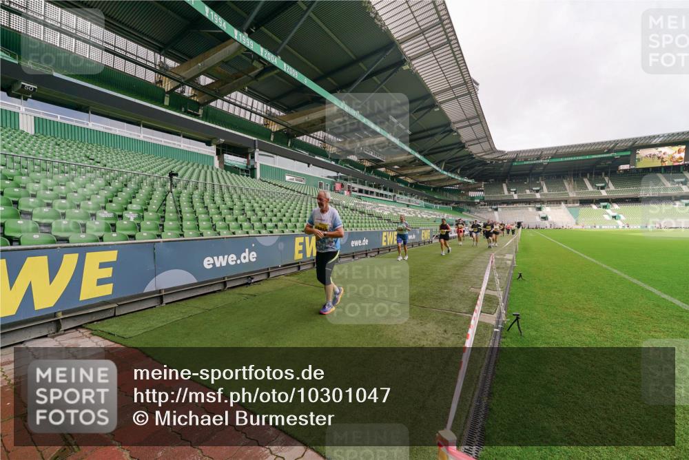 13.09.2026 - 21. swb-Marathon Bremen Michael Burmester http://msf.ph/oto/10301047 13.09.2026 10:43:03 Laufen im Stadion 10002, 10004, 10005, 10148, 10271, 10303, 10325, 10330, 10335, 10361, 10362, 10395, 10396, 10402, 10422, 10459, 10461, 10462, 10474, 10490, 10491, 10513, 10519, 10546, 10547, 10557, 10572, 10605, 10606, 10665, 10752, 10773, 10784, 10805, 10854, 10880, 10889, 10899, 10900, 10909, 10963, 10977, 11026, 11027, 11041, 11078, 11084, 11085, 11090, 11097, 11098, 11140, 11173, 11192, 11217, 11264, 11274, 11333, 11337, 11448, 11456, 11461, 11482 meine-sportfotos.de