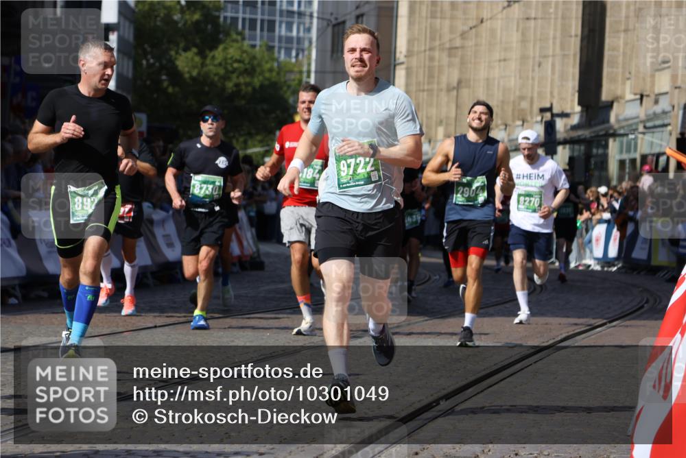 13.09.2026 - 21. swb-Marathon Bremen Strokosch-Dieckow http://msf.ph/oto/10301049 13.09.2026 13:21:25 Ziel 226, 854, 1191, 2425, 2979, 3450, 3933, 4126, 4316, 4362, 4465, 4734, 6357, 6401, 6970, 7902, 8237, 8323, 8408, 8622, 8791, 8971, 9267, 9268, 13120, 1130, 1254, 2088, 2570, 2904, 3120, 3435, 3655, 3930, 4165, 5542, 7176, 8184, 8270, 8384, 8730, 8923, 9048, 9059, 9722, 13145 meine-sportfotos.de