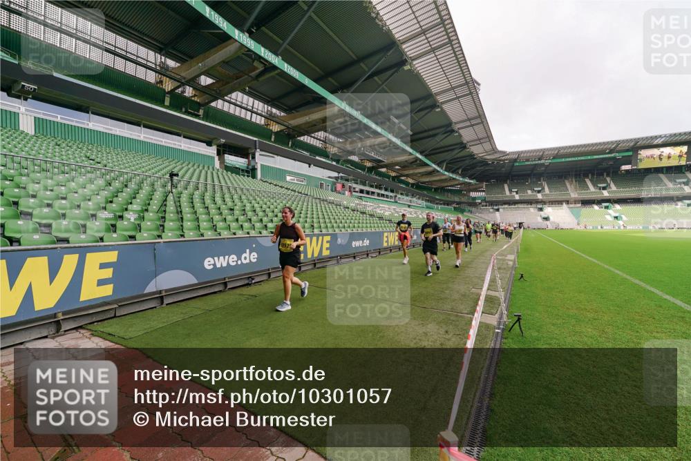 13.09.2026 - 21. swb-Marathon Bremen Michael Burmester http://msf.ph/oto/10301057 13.09.2026 10:43:08 Laufen im Stadion 10002, 10004, 10005, 10148, 10271, 10303, 10325, 10330, 10335, 10361, 10362, 10395, 10396, 10402, 10422, 10459, 10461, 10462, 10474, 10490, 10491, 10513, 10519, 10546, 10557, 10572, 10605, 10606, 10665, 10752, 10773, 10784, 10805, 10854, 10880, 10899, 10900, 10909, 10963, 10977, 11026, 11027, 11041, 11078, 11084, 11085, 11090, 11097, 11098, 11140, 11173, 11192, 11217, 11264, 11274, 11333, 11337, 11448, 11456, 11461, 11482 meine-sportfotos.de