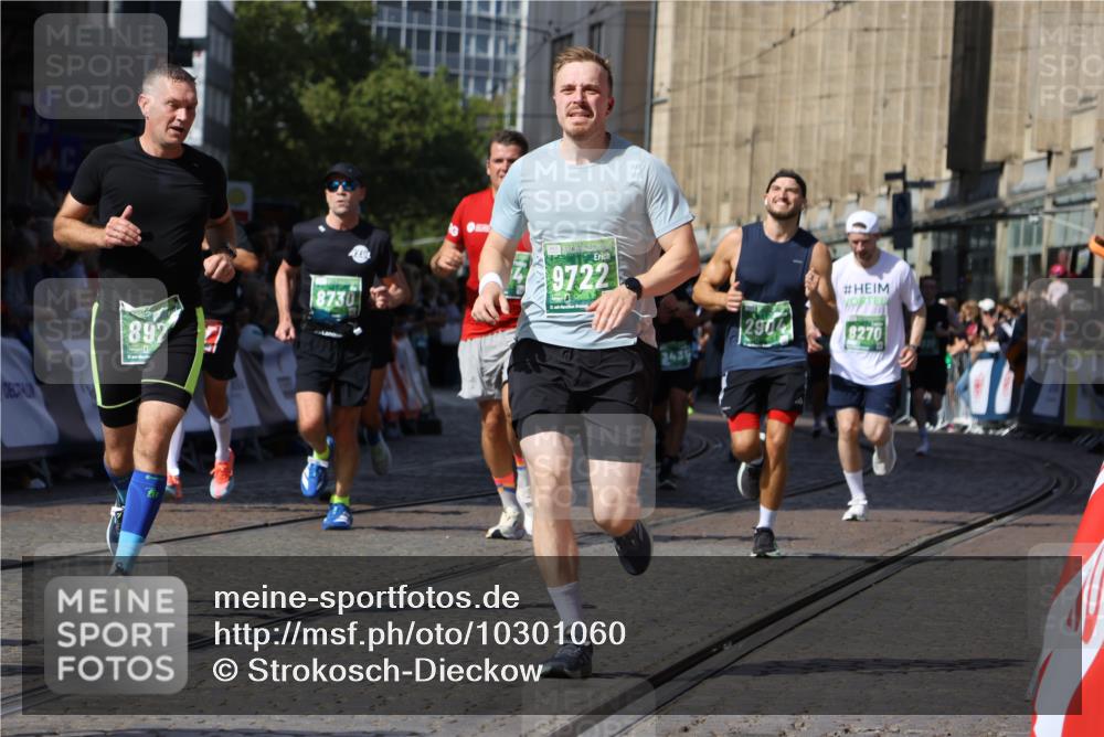13.09.2026 - 21. swb-Marathon Bremen Strokosch-Dieckow http://msf.ph/oto/10301060 13.09.2026 13:21:25 Ziel 226, 854, 1191, 2425, 2979, 3450, 3933, 4126, 4316, 4362, 4465, 4734, 6357, 6401, 6970, 7902, 8237, 8323, 8408, 8622, 8791, 8971, 9267, 9268, 13120, 1130, 1254, 2088, 2570, 2904, 3120, 3435, 3655, 3930, 4165, 5542, 7176, 8184, 8270, 8384, 8730, 8923, 9048, 9059, 9722, 13145 meine-sportfotos.de