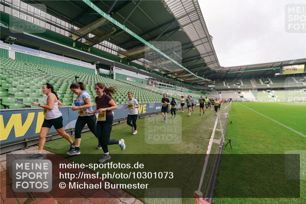 13.09.2026 - 21. swb-Marathon Bremen Michael Burmester http://msf.ph/oto/10301073 13.09.2026 10:43:14 Laufen im Stadion 10002, 10004, 10005, 10148, 10271, 10303, 10325, 10330, 10335, 10361, 10362, 10395, 10396, 10402, 10459, 10474, 10490, 10491, 10513, 10519, 10546, 10557, 10572, 10605, 10606, 10665, 10752, 10756, 10773, 10779, 10784, 10805, 10854, 10880, 10882, 10899, 10900, 10909, 10963, 10977, 10997, 11026, 11027, 11041, 11078, 11084, 11085, 11090, 11097, 11098, 11140, 11173, 11192, 11217, 11264, 11274, 11333, 11337, 11448, 11456, 11461, 11482 meine-sportfotos.de