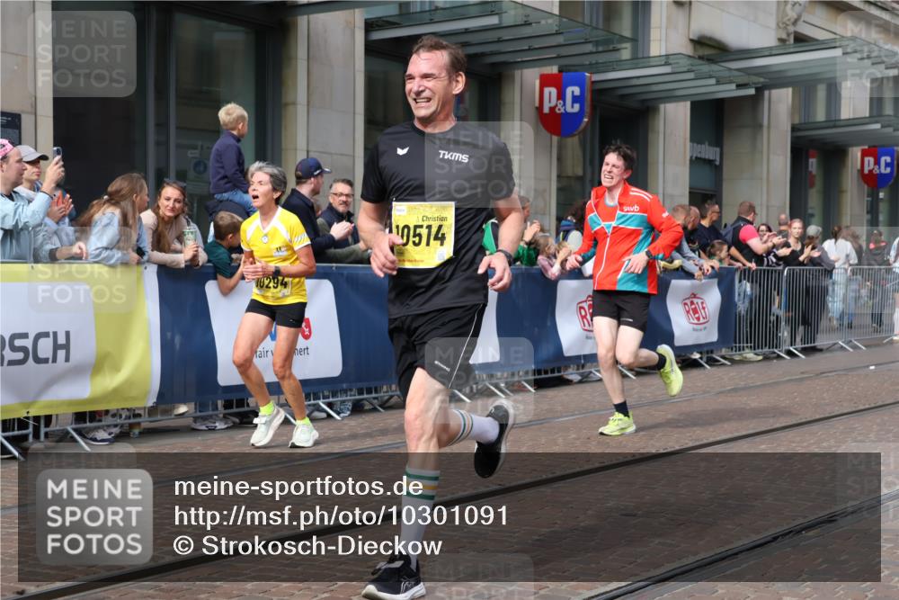 13.09.2026 - 21. swb-Marathon Bremen Strokosch-Dieckow http://msf.ph/oto/10301091 13.09.2026 10:49:11 Ziel 10294, 10739, 10835, 10846, 10910, 11092, 11191, 11621, 11635, 11717, 12376, 10253, 10293, 10294, 10392, 10514, 10566, 10655, 11316, 11567, 11891, 11896, 11984, 12027, 12132, 12149, 12204, 12350, 12450, 12529, 13555, 13577 meine-sportfotos.de