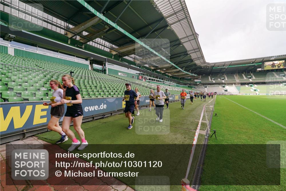 13.09.2026 - 21. swb-Marathon Bremen Michael Burmester http://msf.ph/oto/10301120 13.09.2026 10:43:25 Laufen im Stadion 10002, 10004, 10005, 10148, 10271, 10303, 10325, 10330, 10335, 10361, 10362, 10395, 10396, 10402, 10459, 10474, 10490, 10491, 10513, 10519, 10557, 10572, 10605, 10606, 10629, 10665, 10752, 10756, 10773, 10779, 10784, 10805, 10854, 10880, 10882, 10899, 10900, 10909, 10963, 10997, 11026, 11027, 11041, 11078, 11084, 11085, 11090, 11097, 11098, 11140, 11173, 11192, 11217, 11264, 11274, 11307, 11333, 11337, 11355, 11408, 11448, 11456, 11461, 11482 meine-sportfotos.de