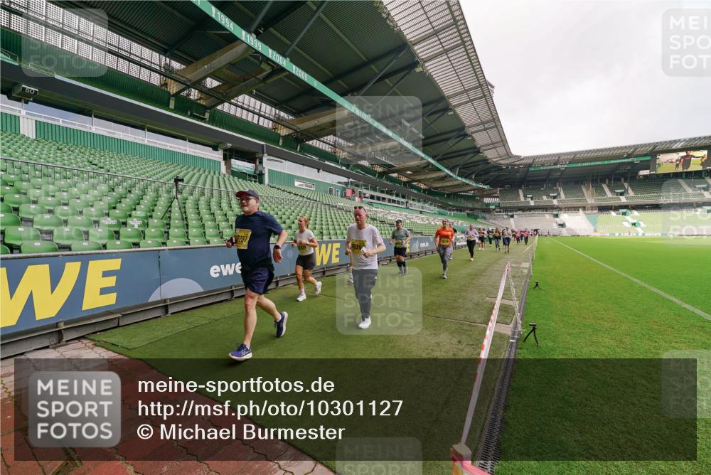 13.09.2026 - 21. swb-Marathon Bremen Michael Burmester http://msf.ph/oto/10301127 13.09.2026 10:43:26 Laufen im Stadion 10002, 10004, 10005, 10148, 10271, 10303, 10325, 10330, 10335, 10361, 10362, 10395, 10396, 10402, 10459, 10474, 10490, 10491, 10513, 10519, 10557, 10572, 10605, 10606, 10629, 10665, 10752, 10756, 10773, 10779, 10784, 10805, 10854, 10880, 10882, 10899, 10900, 10997, 11026, 11027, 11041, 11078, 11084, 11085, 11090, 11097, 11098, 11140, 11173, 11192, 11217, 11264, 11274, 11307, 11333, 11337, 11355, 11408, 11448, 11456, 11461, 11482 meine-sportfotos.de