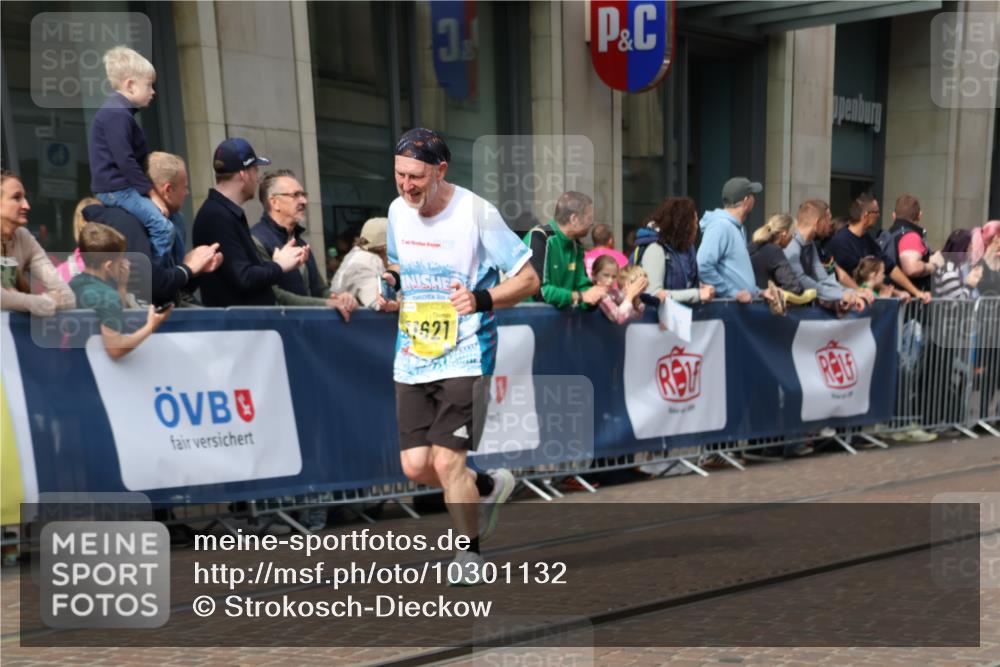 13.09.2026 - 21. swb-Marathon Bremen Strokosch-Dieckow http://msf.ph/oto/10301132 13.09.2026 10:49:16 Ziel 10709, 10739, 10835, 10846, 10910, 11007, 11092, 11191, 11621, 11635, 11717, 12376, 10253, 10293, 10294, 10392, 10514, 10566, 10655, 11316, 11567, 11621, 11891, 11896, 11984, 12027, 12132, 12149, 12350, 12450, 12529, 13555, 13577 meine-sportfotos.de