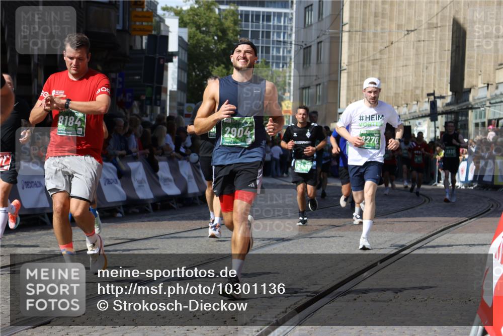13.09.2026 - 21. swb-Marathon Bremen Strokosch-Dieckow http://msf.ph/oto/10301136 13.09.2026 13:21:28 Ziel 226, 854, 1191, 2979, 3450, 3933, 4362, 4465, 4734, 6357, 6970, 8237, 8323, 8408, 8622, 8791, 8971, 9267, 9268, 13120, 1130, 1254, 2088, 2397, 2570, 3290, 3435, 3655, 3695, 3930, 5542, 6865, 7176, 8184, 8270, 8384, 8730, 9048, 9059, 13145 meine-sportfotos.de