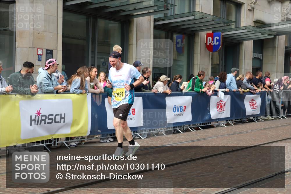 13.09.2026 - 21. swb-Marathon Bremen Strokosch-Dieckow http://msf.ph/oto/10301140 13.09.2026 10:49:16 Ziel 10709, 10739, 10835, 10846, 10910, 11007, 11092, 11191, 11621, 11635, 11717, 12376, 10253, 10293, 10294, 10392, 10514, 10566, 10655, 11316, 11567, 11621, 11891, 11896, 11984, 12027, 12132, 12149, 12350, 12450, 12529, 13555, 13577 meine-sportfotos.de