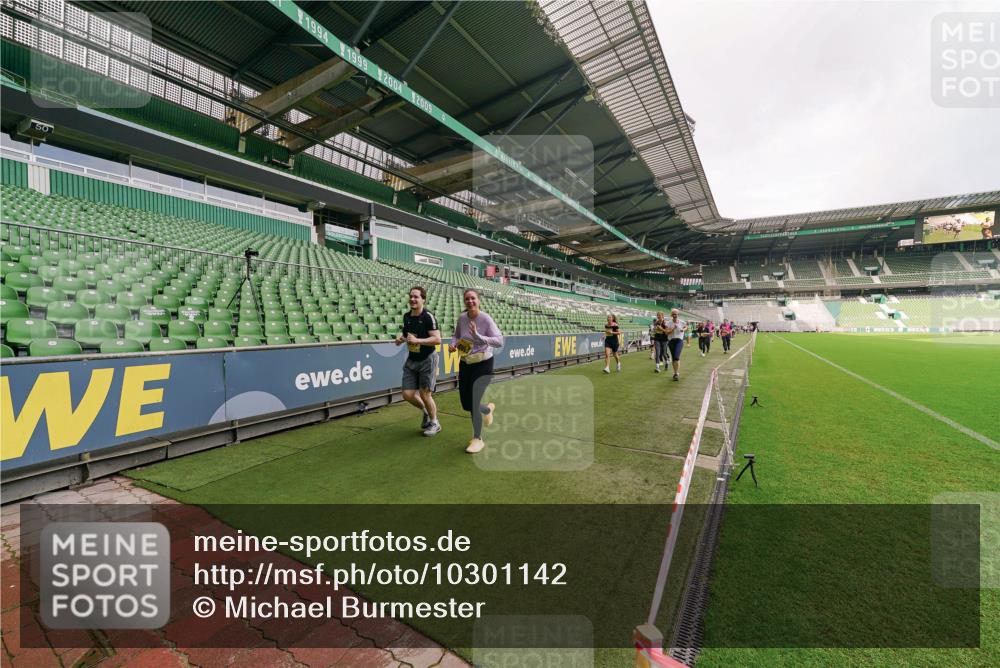 13.09.2026 - 21. swb-Marathon Bremen Michael Burmester http://msf.ph/oto/10301142 13.09.2026 10:43:30 Laufen im Stadion 10002, 10004, 10005, 10148, 10271, 10295, 10303, 10325, 10330, 10335, 10361, 10362, 10395, 10396, 10402, 10459, 10474, 10490, 10491, 10513, 10557, 10572, 10605, 10606, 10629, 10665, 10752, 10756, 10773, 10779, 10784, 10805, 10854, 10880, 10882, 10899, 10900, 10997, 10999, 11026, 11027, 11041, 11078, 11084, 11085, 11090, 11097, 11098, 11140, 11173, 11192, 11217, 11233, 11264, 11274, 11307, 11333, 11337, 11355, 11408, 11448, 11456, 11461, 11482 meine-sportfotos.de