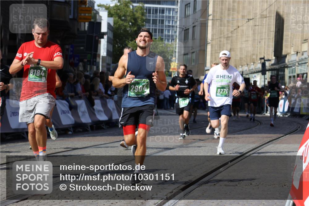 13.09.2026 - 21. swb-Marathon Bremen Strokosch-Dieckow http://msf.ph/oto/10301151 13.09.2026 13:21:28 Ziel 226, 854, 1191, 2979, 3450, 3933, 4362, 4465, 4734, 6357, 6970, 8237, 8323, 8408, 8622, 8791, 8971, 9267, 9268, 13120, 1130, 1254, 2088, 2397, 2570, 3290, 3435, 3655, 3695, 3930, 5542, 6865, 7176, 8184, 8270, 8384, 8730, 9048, 9059, 13145 meine-sportfotos.de