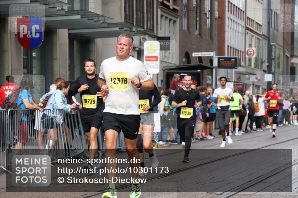 13.09.2026 - 21. swb-Marathon Bremen Strokosch-Dieckow http://msf.ph/oto/10301173 13.09.2026 10:49:19 Ziel 10709, 10739, 10835, 10846, 10910, 11007, 11092, 11191, 11635, 11717, 12376, 10253, 10293, 10294, 10392, 10514, 10566, 10655, 11316, 11567, 11621, 11891, 11896, 11984, 12027, 12132, 12149, 12350, 12376, 12450, 12529, 13577 meine-sportfotos.de