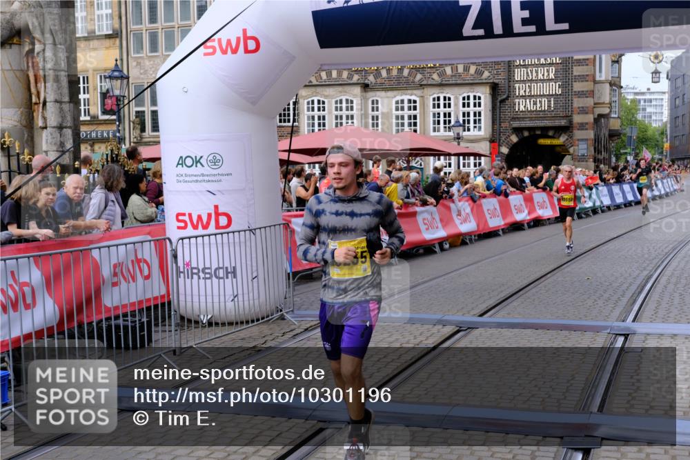 13.09.2026 - 21. swb-Marathon Bremen Tim E. http://msf.ph/oto/10301196 13.09.2026 10:43:07 Ziel 10235, 10312, 10816, 10988, 12281, 13580 meine-sportfotos.de