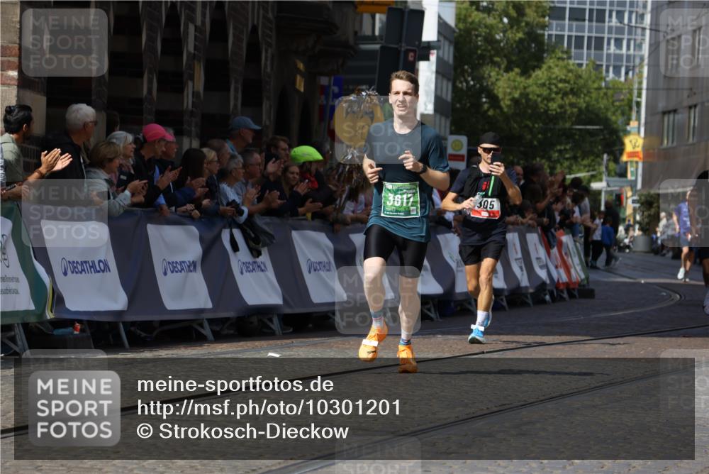 13.09.2026 - 21. swb-Marathon Bremen Strokosch-Dieckow http://msf.ph/oto/10301201 13.09.2026 12:51:21 Ziel 1214, 1453, 1639, 3617 meine-sportfotos.de