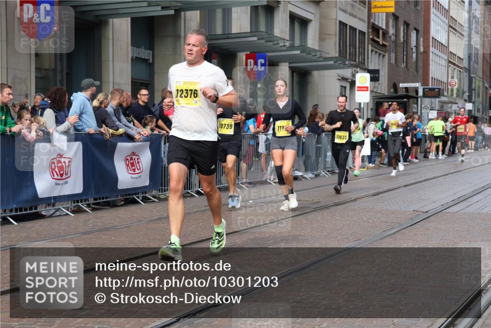 13.09.2026 - 21. swb-Marathon Bremen Strokosch-Dieckow http://msf.ph/oto/10301203 13.09.2026 10:49:20 Ziel 10709, 10739, 10835, 10846, 10910, 11007, 11092, 11191, 11635, 11717, 10253, 10293, 10294, 10392, 10514, 10566, 10655, 11316, 11567, 11621, 11891, 11896, 11984, 12132, 12149, 12350, 12376, 12450, 12529, 13577 meine-sportfotos.de