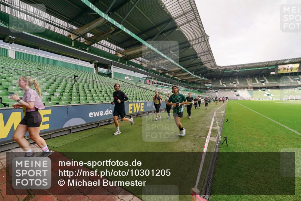 13.09.2026 - 21. swb-Marathon Bremen Michael Burmester http://msf.ph/oto/10301205 13.09.2026 10:43:49 Laufen im Stadion 10002, 10004, 10005, 10176, 10191, 10192, 10271, 10295, 10303, 10325, 10330, 10335, 10361, 10362, 10402, 10459, 10474, 10491, 10513, 10557, 10572, 10605, 10606, 10629, 10665, 10752, 10756, 10773, 10779, 10784, 10805, 10880, 10882, 10899, 10900, 10997, 10999, 11026, 11041, 11078, 11140, 11173, 11217, 11233, 11264, 11274, 11307, 11333, 11337, 11355, 11385, 11408, 11448, 11456, 11461, 11482, 11629, 11943, 12311, 12334 meine-sportfotos.de
