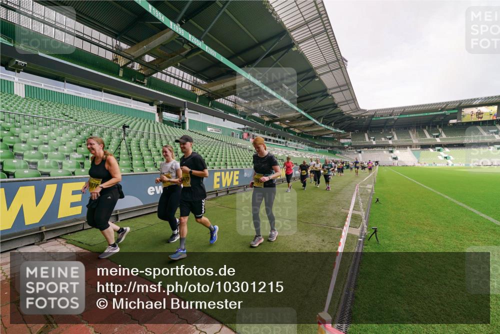 13.09.2026 - 21. swb-Marathon Bremen Michael Burmester http://msf.ph/oto/10301215 13.09.2026 10:43:51 Laufen im Stadion 10002, 10004, 10005, 10176, 10191, 10192, 10271, 10295, 10303, 10325, 10330, 10335, 10361, 10362, 10402, 10459, 10474, 10491, 10513, 10557, 10572, 10605, 10606, 10629, 10752, 10756, 10773, 10779, 10784, 10805, 10880, 10882, 10899, 10900, 10997, 10999, 11026, 11041, 11078, 11173, 11217, 11233, 11264, 11274, 11307, 11333, 11337, 11355, 11385, 11408, 11448, 11456, 11461, 11482, 11629, 11943, 12311, 12334 meine-sportfotos.de