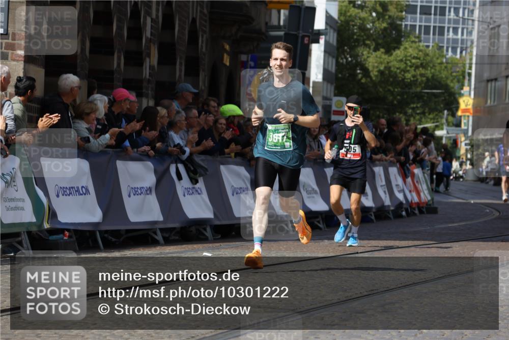 13.09.2026 - 21. swb-Marathon Bremen Strokosch-Dieckow http://msf.ph/oto/10301222 13.09.2026 12:51:22 Ziel 1214, 1453, 1639, 3617 meine-sportfotos.de