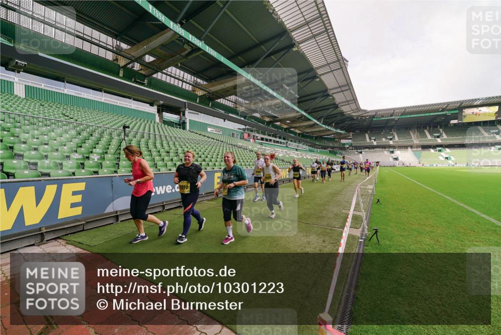 13.09.2026 - 21. swb-Marathon Bremen Michael Burmester http://msf.ph/oto/10301223 13.09.2026 10:43:55 Laufen im Stadion 10002, 10004, 10005, 10176, 10191, 10192, 10271, 10295, 10303, 10325, 10330, 10335, 10361, 10362, 10402, 10459, 10474, 10491, 10513, 10557, 10572, 10605, 10606, 10629, 10752, 10756, 10773, 10779, 10784, 10805, 10880, 10882, 10899, 10900, 10997, 10999, 11026, 11041, 11078, 11173, 11217, 11233, 11264, 11274, 11307, 11333, 11337, 11355, 11385, 11408, 11448, 11456, 11461, 11482, 11629, 11943, 12311, 12334 meine-sportfotos.de