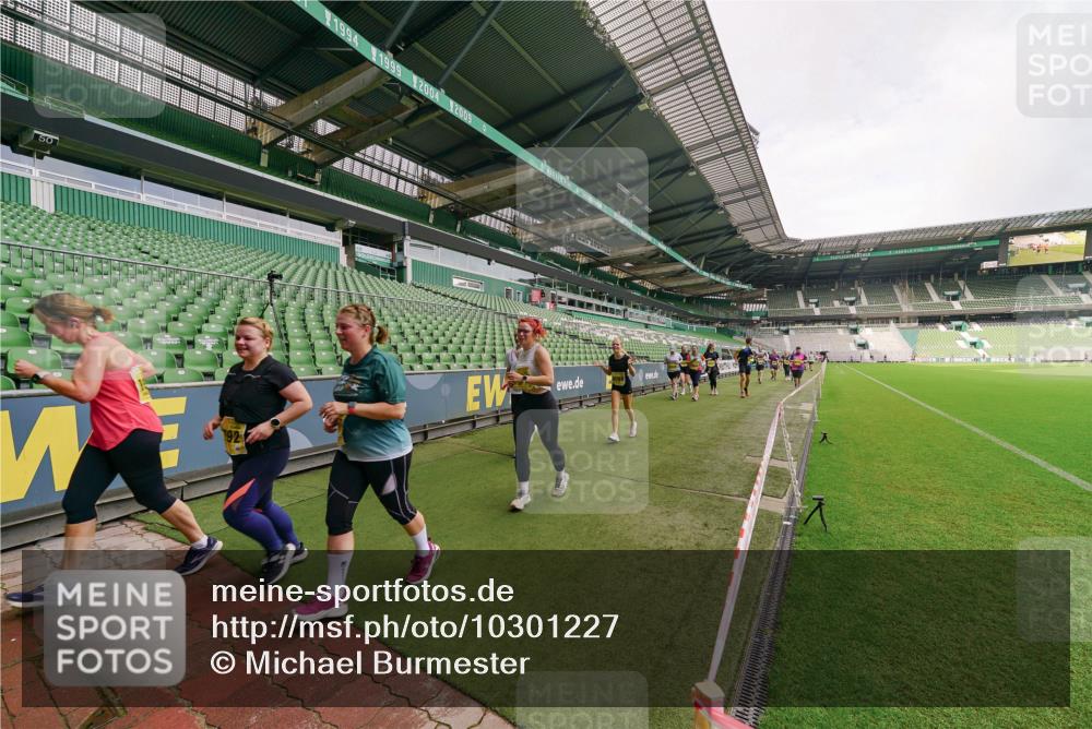 13.09.2026 - 21. swb-Marathon Bremen Michael Burmester http://msf.ph/oto/10301227 13.09.2026 10:43:55 Laufen im Stadion 10002, 10004, 10005, 10176, 10191, 10192, 10271, 10295, 10303, 10325, 10330, 10335, 10361, 10362, 10402, 10459, 10474, 10491, 10513, 10557, 10572, 10605, 10606, 10629, 10752, 10756, 10773, 10779, 10784, 10805, 10880, 10882, 10899, 10900, 10997, 10999, 11026, 11041, 11078, 11173, 11217, 11233, 11264, 11274, 11307, 11333, 11337, 11355, 11385, 11408, 11448, 11456, 11461, 11482, 11629, 11943, 12311, 12334 meine-sportfotos.de