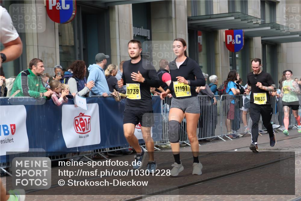 13.09.2026 - 21. swb-Marathon Bremen Strokosch-Dieckow http://msf.ph/oto/10301228 13.09.2026 10:49:21 Ziel 10709, 10739, 10835, 10846, 10910, 11007, 11092, 11183, 11191, 11635, 11717, 10294, 10392, 10514, 10566, 10655, 10846, 11316, 11567, 11621, 11891, 11896, 11984, 12132, 12149, 12350, 12376, 12450, 12529, 13577 meine-sportfotos.de