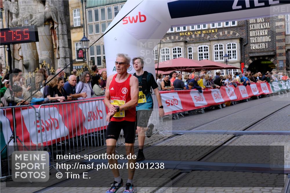 13.09.2026 - 21. swb-Marathon Bremen Tim E. http://msf.ph/oto/10301238 13.09.2026 10:43:12 Ziel 10235, 10336, 10816, 10988, 11442, 13580 meine-sportfotos.de