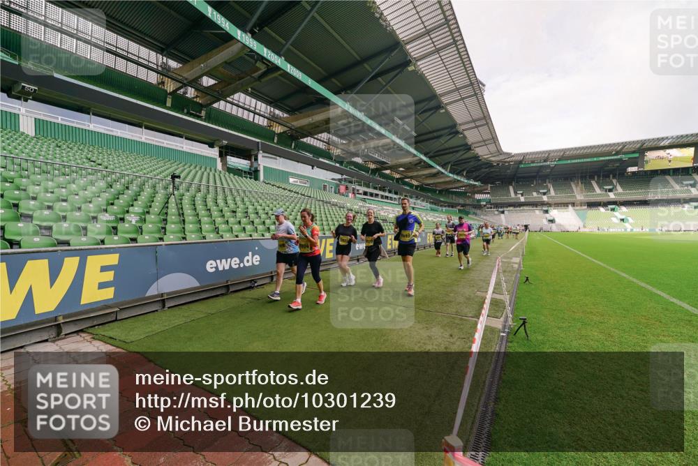 13.09.2026 - 21. swb-Marathon Bremen Michael Burmester http://msf.ph/oto/10301239 13.09.2026 10:44:00 Laufen im Stadion 10002, 10004, 10005, 10176, 10191, 10192, 10271, 10295, 10303, 10325, 10335, 10361, 10362, 10402, 10459, 10474, 10491, 10513, 10557, 10572, 10605, 10606, 10629, 10756, 10773, 10779, 10784, 10805, 10880, 10882, 10899, 10900, 10997, 10999, 11173, 11217, 11233, 11264, 11274, 11307, 11333, 11337, 11355, 11385, 11408, 11448, 11456, 11461, 11482, 11629, 11943, 12311, 12321, 12334 meine-sportfotos.de