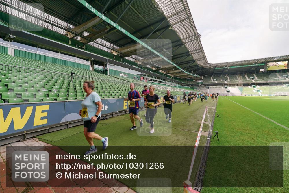 13.09.2026 - 21. swb-Marathon Bremen Michael Burmester http://msf.ph/oto/10301266 13.09.2026 10:44:07 Laufen im Stadion 10002, 10004, 10005, 10176, 10191, 10192, 10271, 10295, 10325, 10335, 10361, 10362, 10402, 10459, 10474, 10491, 10513, 10557, 10572, 10605, 10606, 10629, 10679, 10713, 10756, 10773, 10779, 10784, 10805, 10880, 10882, 10899, 10900, 10997, 10999, 11081, 11173, 11217, 11233, 11264, 11274, 11307, 11333, 11337, 11355, 11385, 11408, 11448, 11456, 11461, 11482, 11629, 11932, 11943, 12151, 12226, 12311, 12321, 12334 meine-sportfotos.de