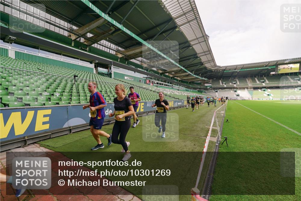 13.09.2026 - 21. swb-Marathon Bremen Michael Burmester http://msf.ph/oto/10301269 13.09.2026 10:44:08 Laufen im Stadion 10002, 10004, 10005, 10176, 10191, 10192, 10271, 10295, 10325, 10335, 10361, 10362, 10402, 10459, 10474, 10491, 10513, 10557, 10572, 10605, 10606, 10629, 10679, 10713, 10756, 10773, 10779, 10784, 10805, 10880, 10882, 10899, 10900, 10997, 10999, 11081, 11173, 11217, 11233, 11264, 11274, 11307, 11333, 11337, 11355, 11385, 11408, 11448, 11456, 11461, 11482, 11495, 11629, 11932, 11943, 12151, 12226, 12311, 12321, 12334 meine-sportfotos.de