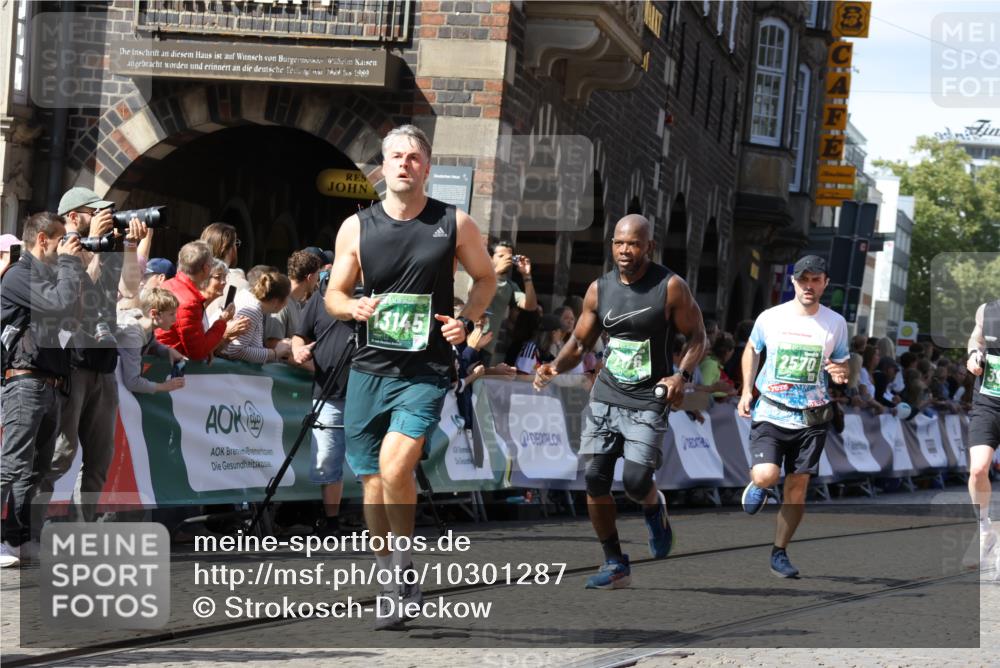 13.09.2026 - 21. swb-Marathon Bremen Strokosch-Dieckow http://msf.ph/oto/10301287 13.09.2026 13:21:35 Ziel 226, 2979, 3450, 3534, 4234, 4362, 4445, 4484, 4519, 4734, 6357, 8323, 8408, 8791, 9267, 9268, 9514, 9900, 572, 1254, 2088, 2397, 2570, 3290, 3695, 3930, 3934, 4735, 6865, 6976, 7176, 8947, 9059, 9421, 10120 meine-sportfotos.de