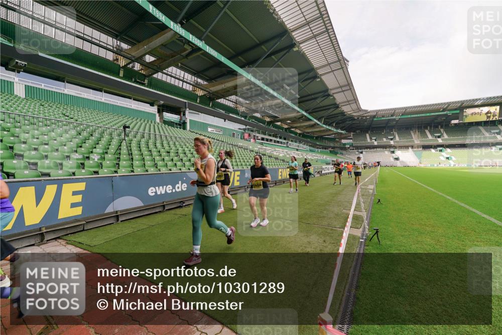 13.09.2026 - 21. swb-Marathon Bremen Michael Burmester http://msf.ph/oto/10301289 13.09.2026 10:44:17 Laufen im Stadion 10002, 10004, 10005, 10176, 10191, 10192, 10271, 10295, 10325, 10335, 10361, 10362, 10402, 10459, 10474, 10513, 10572, 10605, 10606, 10629, 10679, 10713, 10756, 10779, 10882, 10899, 10900, 10997, 10999, 11081, 11173, 11217, 11233, 11264, 11274, 11307, 11333, 11337, 11355, 11385, 11408, 11448, 11456, 11461, 11482, 11495, 11629, 11932, 11943, 12151, 12226, 12311, 12321, 12334 meine-sportfotos.de