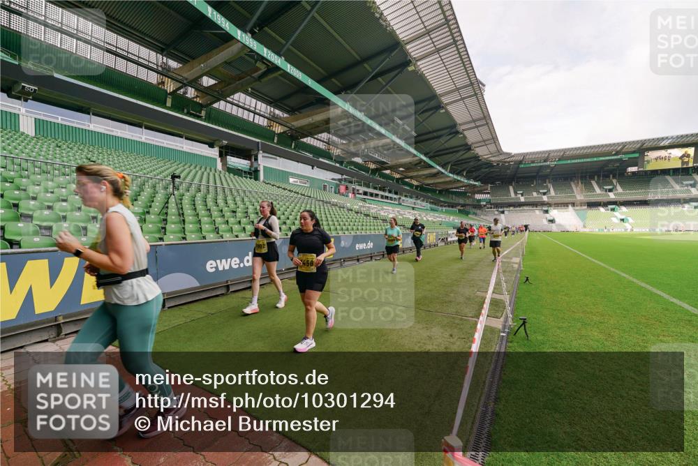 13.09.2026 - 21. swb-Marathon Bremen Michael Burmester http://msf.ph/oto/10301294 13.09.2026 10:44:17 Laufen im Stadion 10002, 10004, 10005, 10176, 10191, 10192, 10271, 10295, 10325, 10335, 10361, 10362, 10402, 10459, 10474, 10513, 10572, 10605, 10606, 10629, 10679, 10713, 10756, 10779, 10882, 10899, 10900, 10997, 10999, 11081, 11173, 11217, 11233, 11264, 11274, 11307, 11333, 11337, 11355, 11385, 11408, 11448, 11456, 11461, 11482, 11495, 11629, 11932, 11943, 12151, 12226, 12311, 12321, 12334 meine-sportfotos.de