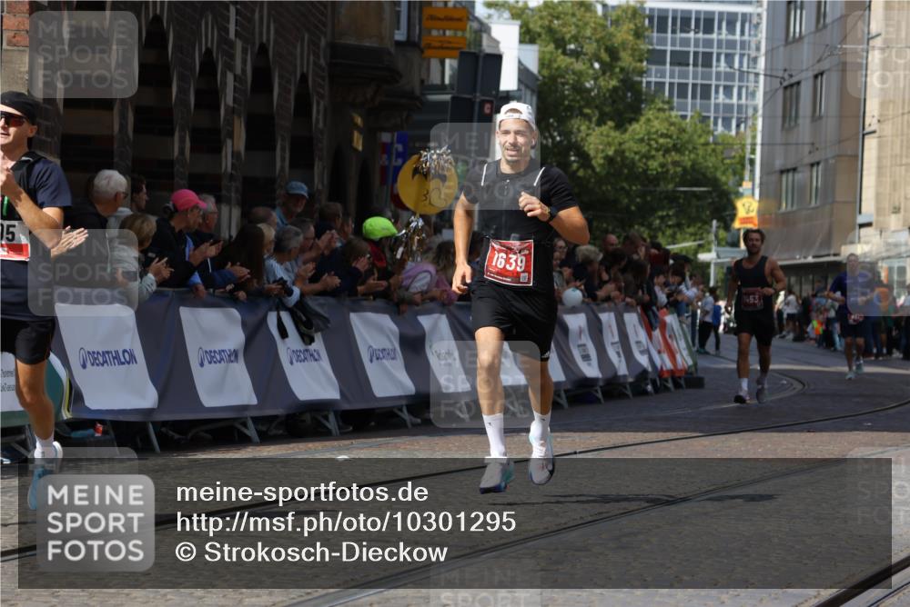 13.09.2026 - 21. swb-Marathon Bremen Strokosch-Dieckow http://msf.ph/oto/10301295 13.09.2026 12:51:25 Ziel 858, 1453, 1639 meine-sportfotos.de